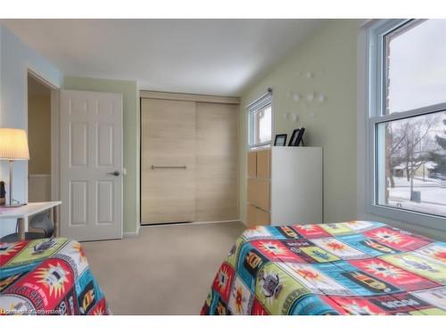 118 Rolling Meadows Drive, Kitchener, ON - Indoor Photo Showing Bedroom