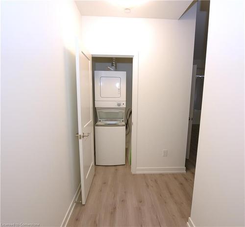 102-247 Northfield Drive E, Waterloo, ON - Indoor Photo Showing Laundry Room