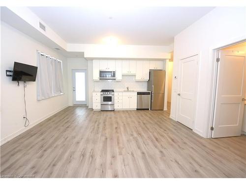 102-247 Northfield Drive E, Waterloo, ON - Indoor Photo Showing Kitchen