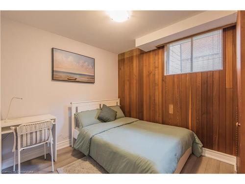 Lower-143 Coach Hill Drive, Kitchener, ON - Indoor Photo Showing Bedroom