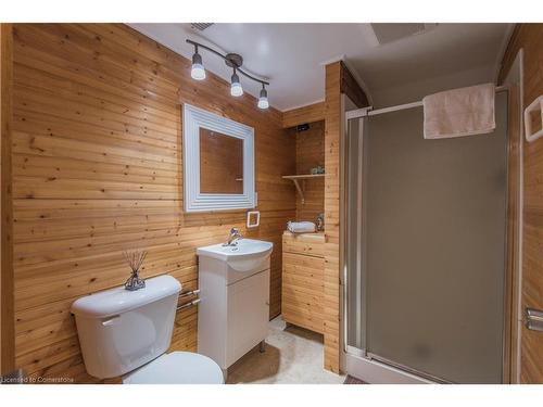 Lower-143 Coach Hill Drive, Kitchener, ON - Indoor Photo Showing Bathroom