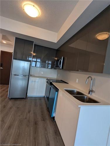 2710-60 Frederick Street, Kitchener, ON - Indoor Photo Showing Kitchen With Double Sink