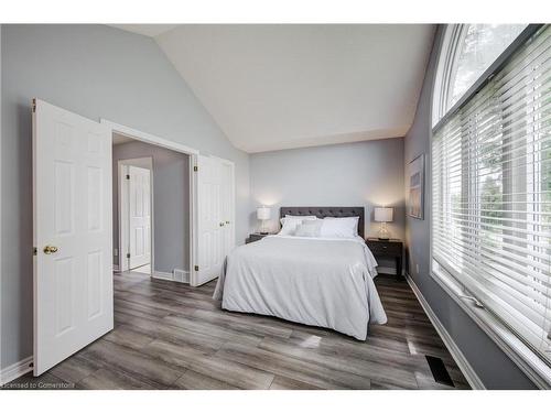 276 South Leaksdale Circle, London, ON - Indoor Photo Showing Bedroom