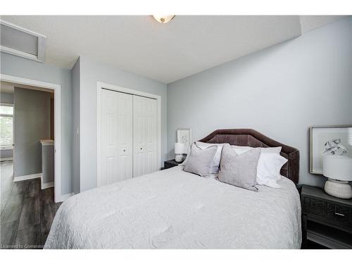 276 South Leaksdale Circle, London, ON - Indoor Photo Showing Bedroom