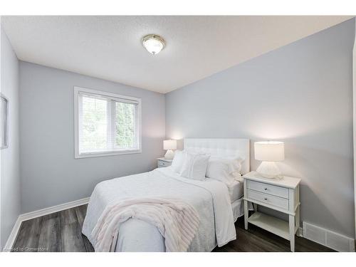 276 South Leaksdale Circle, London, ON - Indoor Photo Showing Bedroom