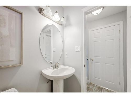 276 South Leaksdale Circle, London, ON - Indoor Photo Showing Bathroom