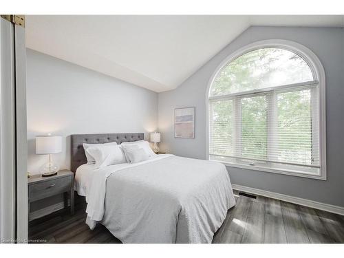 276 South Leaksdale Circle, London, ON - Indoor Photo Showing Bedroom