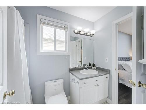 276 South Leaksdale Circle, London, ON - Indoor Photo Showing Bathroom