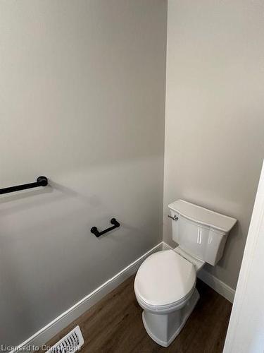 33-40 Walker Road, Ingersoll, ON - Indoor Photo Showing Bathroom