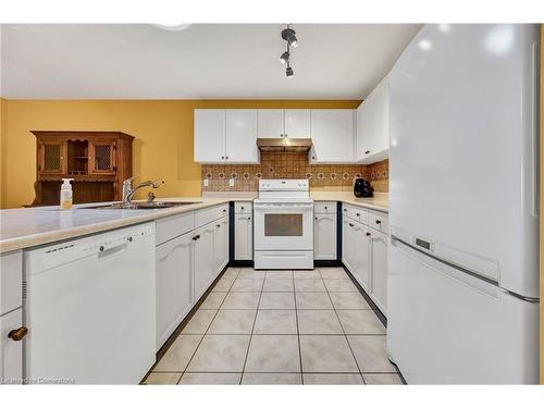 34 Balsam Trail, Port Rowan, ON - Indoor Photo Showing Kitchen