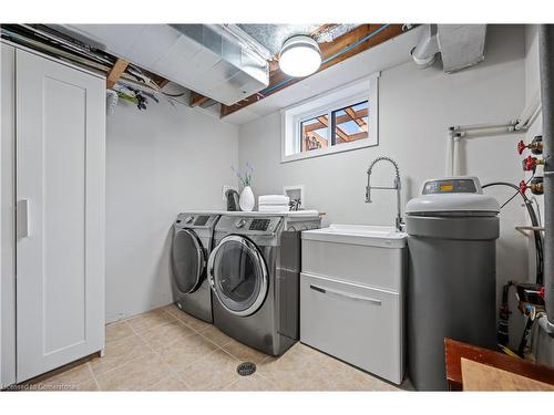 173 Carson Drive, Kitchener, ON - Indoor Photo Showing Laundry Room