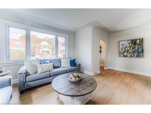 35 Guelph Street, Kitchener, ON - Indoor Photo Showing Living Room