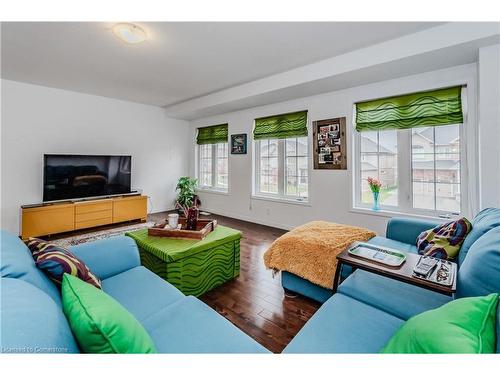 565 Sundew Drive, Waterloo, ON - Indoor Photo Showing Living Room