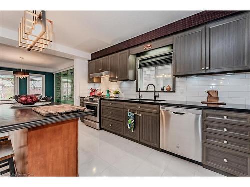 565 Sundew Drive, Waterloo, ON - Indoor Photo Showing Kitchen With Upgraded Kitchen