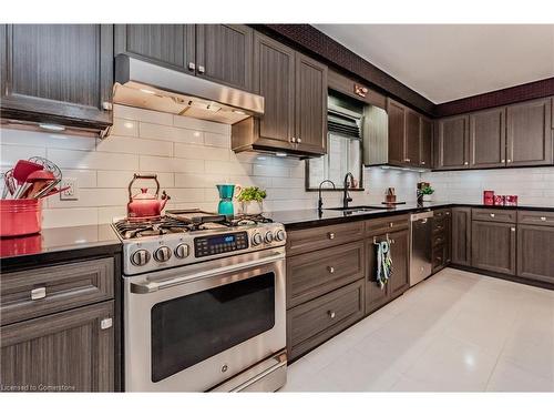 565 Sundew Drive, Waterloo, ON - Indoor Photo Showing Kitchen