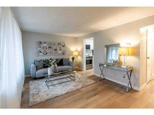 3-279 Sandowne Drive, Waterloo, ON - Indoor Photo Showing Living Room