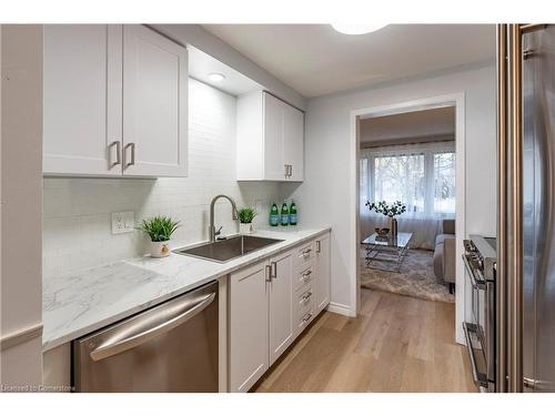 3-279 Sandowne Drive, Waterloo, ON - Indoor Photo Showing Kitchen With Upgraded Kitchen