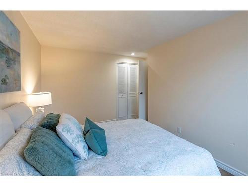 3-279 Sandowne Drive, Waterloo, ON - Indoor Photo Showing Bedroom