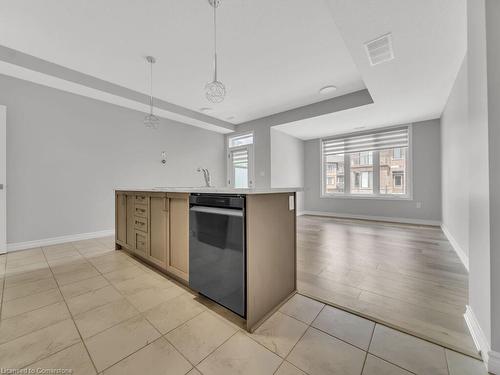 89-445 Ontario Street, Milton, ON - Indoor Photo Showing Kitchen