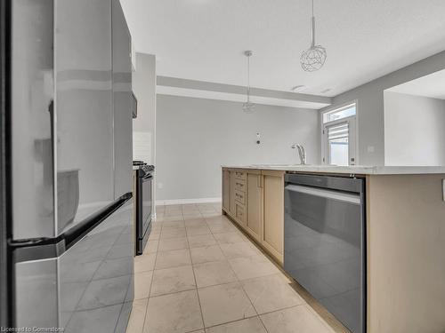 89-445 Ontario Street, Milton, ON - Indoor Photo Showing Kitchen