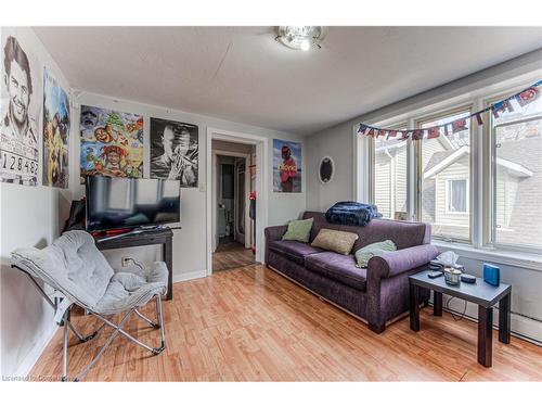 22 Ezra Avenue, Waterloo, ON - Indoor Photo Showing Living Room