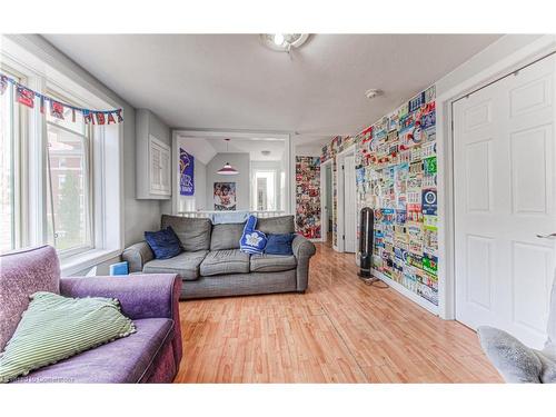 22 Ezra Avenue, Waterloo, ON - Indoor Photo Showing Living Room