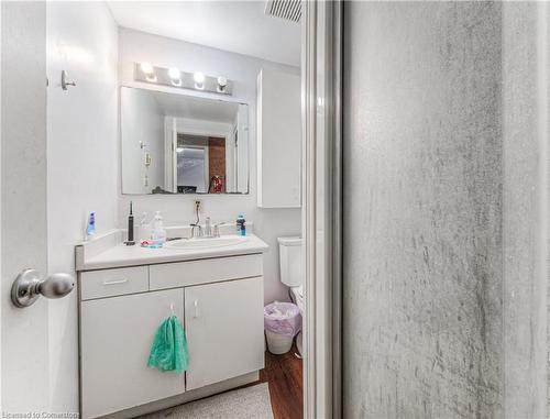 22 Ezra Avenue, Waterloo, ON - Indoor Photo Showing Bathroom