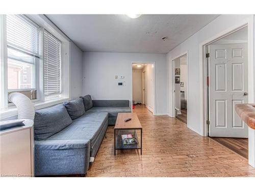 22 Ezra Avenue, Waterloo, ON - Indoor Photo Showing Living Room