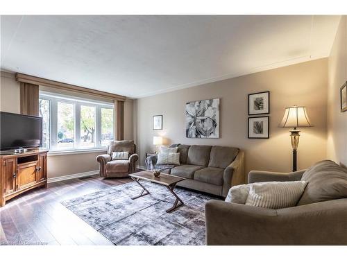 141 Avondale Road, Cambridge, ON - Indoor Photo Showing Living Room