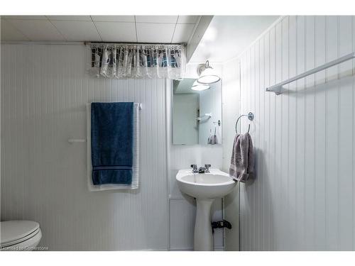 141 Avondale Road, Cambridge, ON - Indoor Photo Showing Bathroom