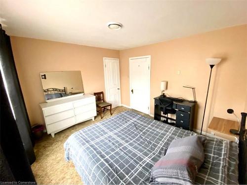 51 Cedar Street N, Kitchener, ON - Indoor Photo Showing Bedroom