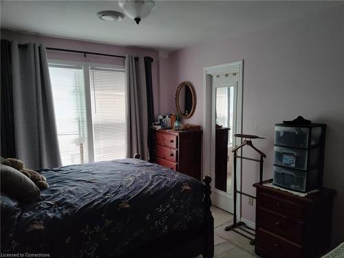 51 Cedar Street N, Kitchener, ON - Indoor Photo Showing Bedroom