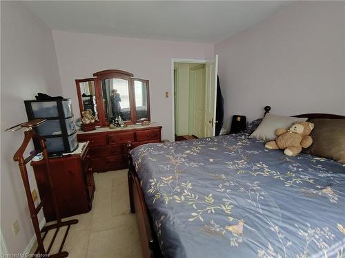 51 Cedar Street N, Kitchener, ON - Indoor Photo Showing Bedroom