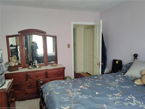 51 Cedar Street N, Kitchener, ON - Indoor Photo Showing Bedroom