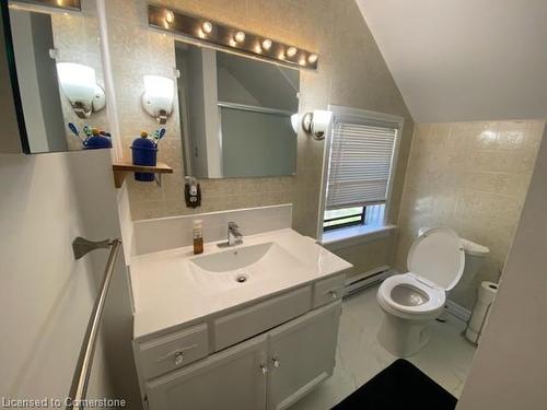 51 Cedar Street N, Kitchener, ON - Indoor Photo Showing Bathroom