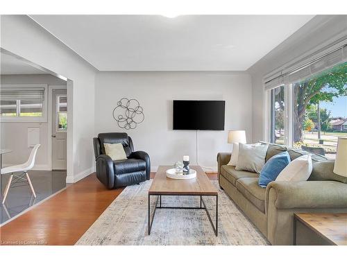 51 Southmoor Drive, Kitchener, ON - Indoor Photo Showing Living Room