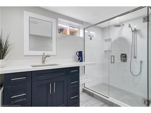 51 Southmoor Drive, Kitchener, ON - Indoor Photo Showing Bathroom