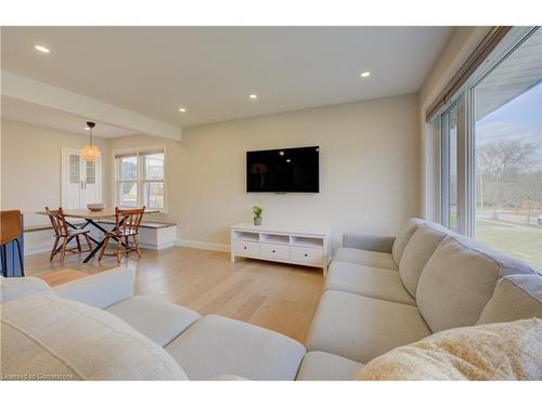 151 Ellis Crescent S, Waterloo, ON - Indoor Photo Showing Living Room