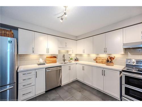 1006-55 Green Valley Drive, Kitchener, ON - Indoor Photo Showing Kitchen With Double Sink With Upgraded Kitchen