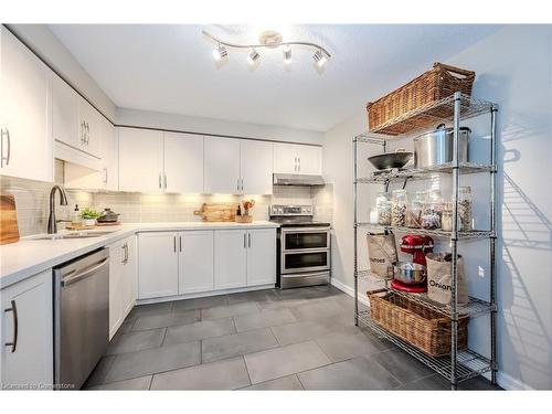 1006-55 Green Valley Drive, Kitchener, ON - Indoor Photo Showing Kitchen With Upgraded Kitchen