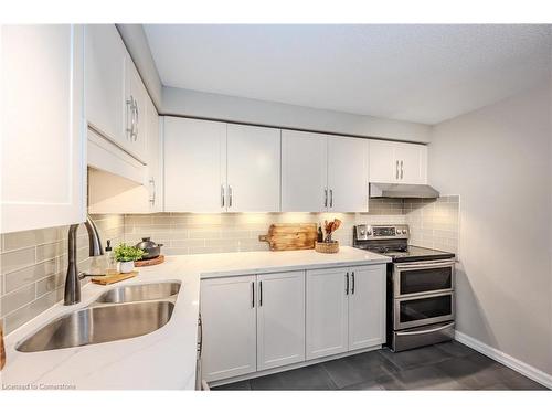 1006-55 Green Valley Drive, Kitchener, ON - Indoor Photo Showing Kitchen With Double Sink