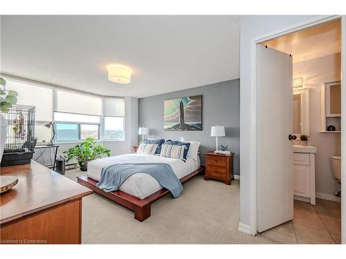 1006-55 Green Valley Drive, Kitchener, ON - Indoor Photo Showing Bedroom