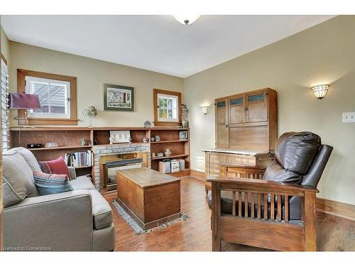 15 Parkside Drive, Brantford, ON - Indoor Photo Showing Living Room With Fireplace