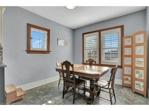 15 Parkside Drive, Brantford, ON - Indoor Photo Showing Dining Room