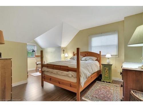 15 Parkside Drive, Brantford, ON - Indoor Photo Showing Bedroom