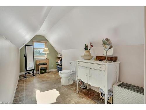 15 Parkside Drive, Brantford, ON - Indoor Photo Showing Bathroom