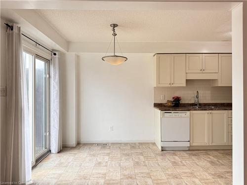 213 Max Becker Drive, Kitchener, ON - Indoor Photo Showing Kitchen