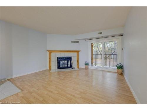 25-3085 Kingsway Drive, Kitchener, ON - Indoor Photo Showing Living Room With Fireplace