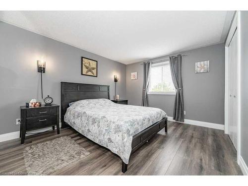 41 Ridgeway Crescent, Kitchener, ON - Indoor Photo Showing Bedroom