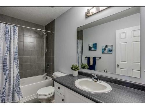 96 Eliza Avenue, Kitchener, ON - Indoor Photo Showing Bathroom